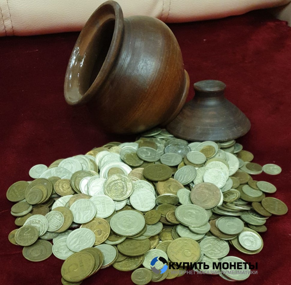 Кувшин ручной работы заполнен старинными монетами с 1961 по 1993 год. Вес 1 кг.